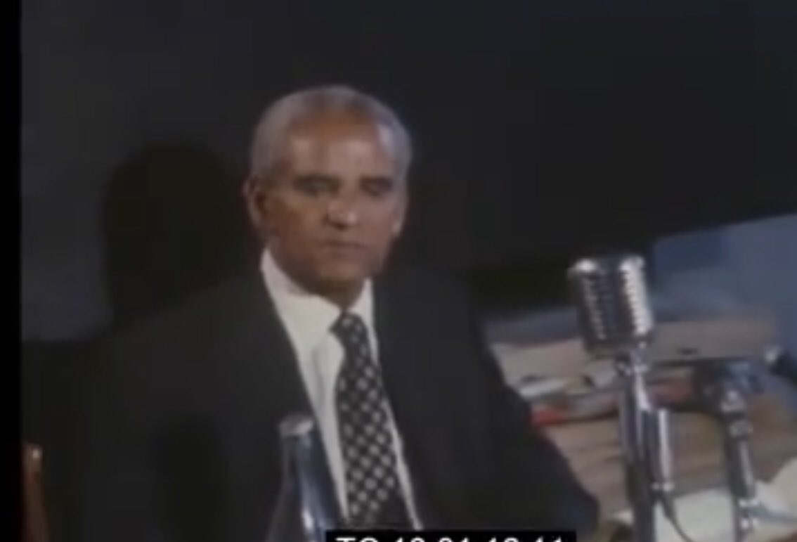 AfeDawit's tweet photo. @asterbeyene @DahlaKib Thank you Aster! Too bad there is no sound with the video so that we could hear what this lying professor had to say to the accused whom he was interrogating under armed guard. #BloodOnHand #BereketHabteSelassie #TheDerg #Ethiopia #Eritrea #AkliluHabtewold #extrajudicialkilling https://t.co/QvStHlnSli
