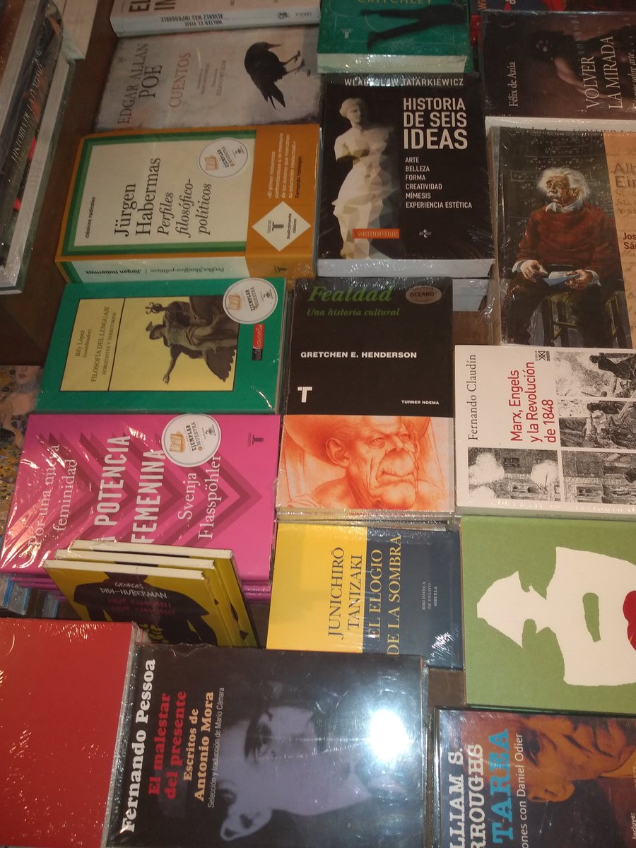 'Verdolatría' de @BerueteSantiago y 'Fealdad' de Gretchen Henderson en @El_Pendulo Condesa, distribuidos por @OceanoMexico #Noema #verdolatria #fealdad ...