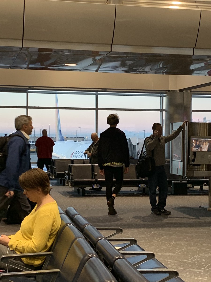 Love8Rachel's tweet photo. I will never live down the day I saw @Griz in the airport and didn’t say hi https://t.co/fs7S3GVUGq