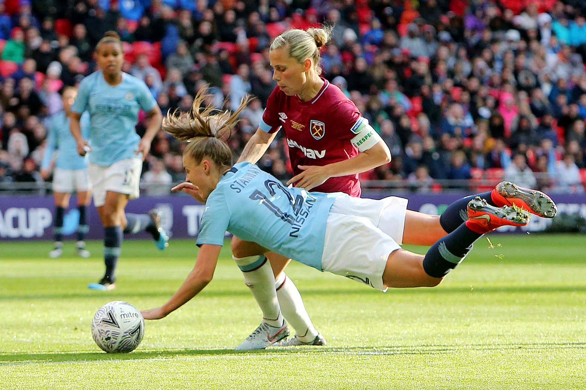 I'm guessing @Gilly_flaherty that as no penalty was awarded that @StanwayGeorgia maybe ever so slightly exaggerated her fall on Saturday!!!!...Was so proud of @westhamwomen @WestHamMagazine #WHWFC