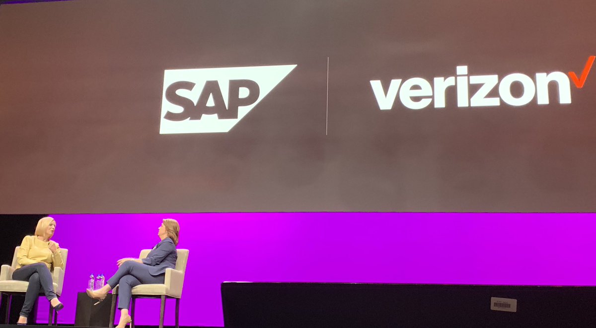 Paula Hansen on stage with Tami Erwin (CEO Verizon Business) talking about the importance of customer and her journey from customer service to CEO. Inspirational.
