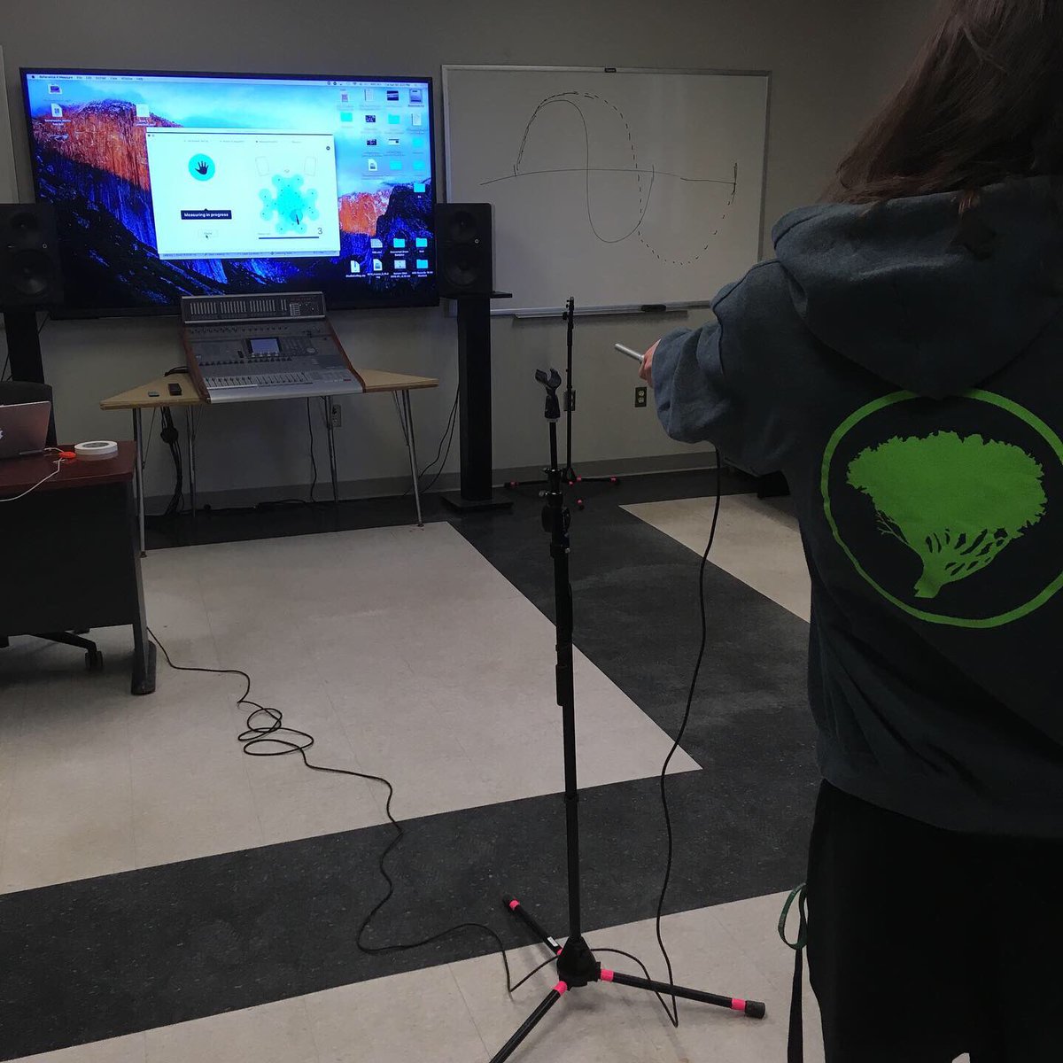 BrianWarwick_'s tweet image. Students testing @Sonar_Works calibration software in the MIDI Lab of @NVU_Lyndon #reference4studio #studiolife #ThisIsNVU #nvudonorth