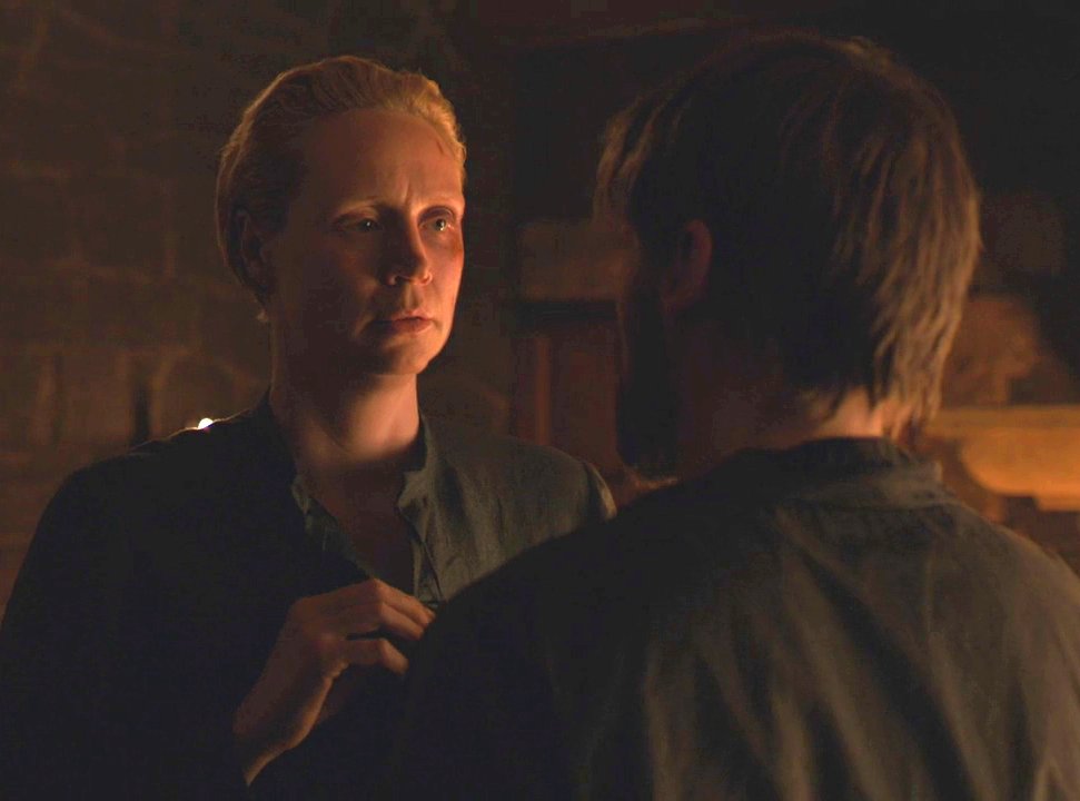  JAIME & BRIENNE Happy moments in episode 8x04A THREAD.PART 13.B: *starts loosing her shirt by herself*J: *realizes, keeps looking at her, doesn't believe this is really happening, then he follows her movements* #GameOfThrones #JaimeLannister #BrienneOfTarth