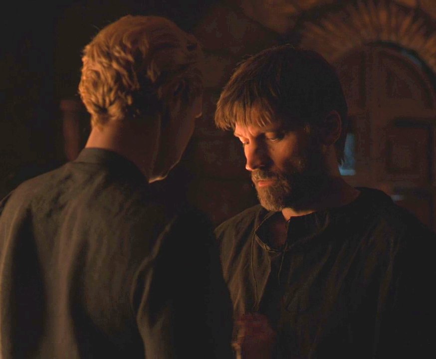  JAIME & BRIENNE Happy moments in episode 8x04A THREAD.PART 13.B: *starts loosing her shirt by herself*J: *realizes, keeps looking at her, doesn't believe this is really happening, then he follows her movements* #GameOfThrones #JaimeLannister #BrienneOfTarth