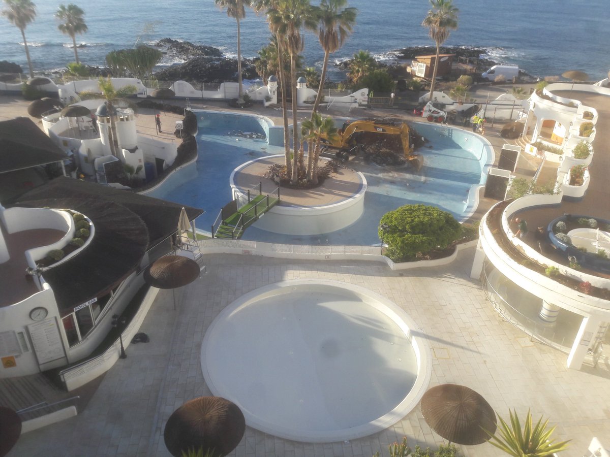 VictorGilRM's tweet photo. We are happy on how the pool renovation is going on here at #SantaBarbaraGOC, what do you think ?? Day 1, 10, 40 and Today. Each day closer to Day D. #DiamondResorts #Tenerife https://t.co/njfbpChCWp