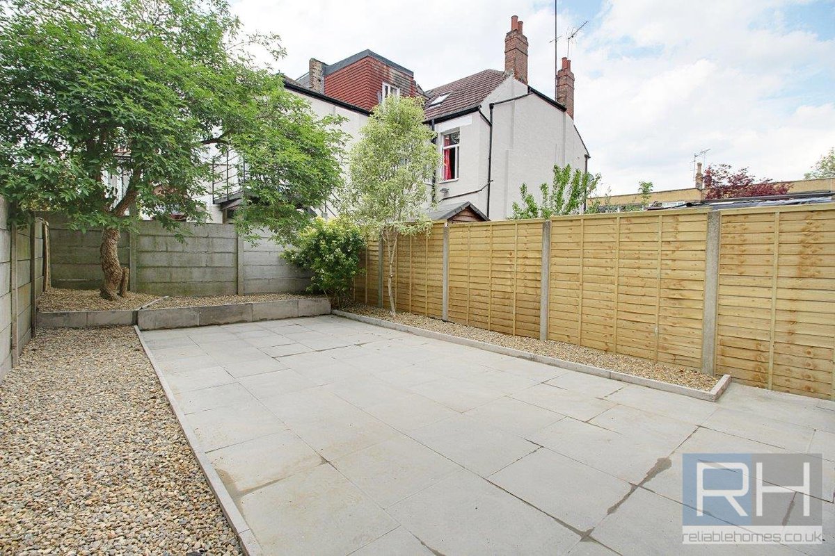 ReliableHomesEA's tweet image. Check out our brand new refurbished studio flat with private garden in the heart of Crouch End on Topsfield Parade, N8.
See more at: reliablehomes.co.uk/property/1380-…

#reliablehomes #crouchend #gardenflat #location #garden #studio #refurbished