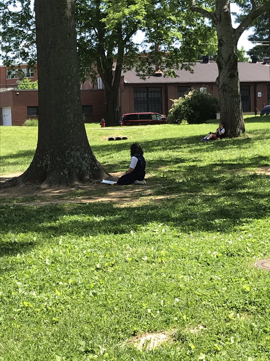 sr_jill's tweet photo. We spent some time in prayer today.  We had 10 minutes of quiet and spending it with God.  We drew pictures. It was a moving experience. #SHMS https://t.co/gXaYNQXeUq