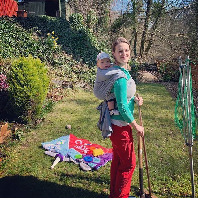 yvon_gib's tweet photo. For #europeanbabywearingweek we've been set a challenge (#ebwchallenge) to post something every day to highlight the joy of #babywearing. Today's theme is the 'joy of the mundane' and I certainly wouldn't get half the stuff done around the house without … https://t.co/RSDetEjZEB https://t.co/V53z1LpeG7