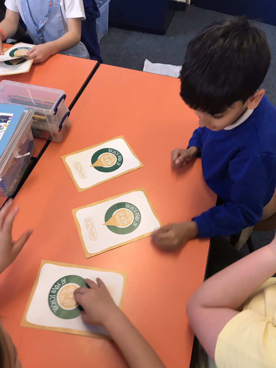 ButtonLane_'s tweet image. #3SP playing Top trump oils! Learning lots about Palm Oil and how sustainable Palm Oil Plantations help the rainforest🐒🌴🌴@LearnatCZ