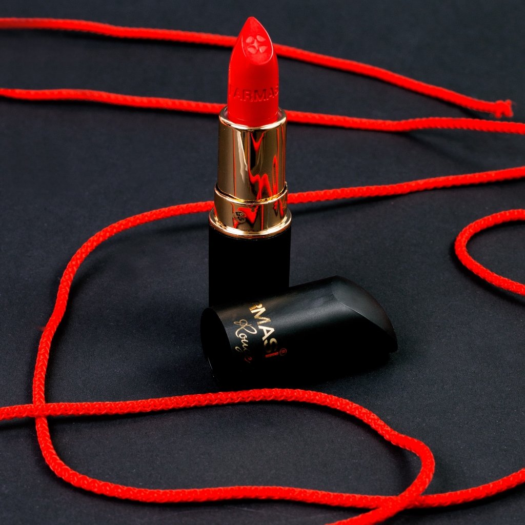 Hafta sonuna yakışır vazgeçilmez tonlardan eşsiz bir kırmızı ile daha iyi hisset! <a href="/farmasiofficial/">Мир Farmasi</a> @farmasicosmetics #farmasi #lipstick #ruj #lipcare #cosmetics #makeup #beauty #guzellik #rougeruj