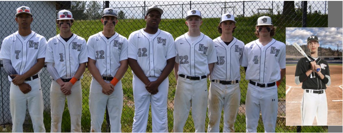 hardlygettingby's tweet image. Kristen&apos;s last task as a school volunteer and she phones it in. hardlygettingby.com/2019/05/07/pho… #raisingteens #funny #funnyblog