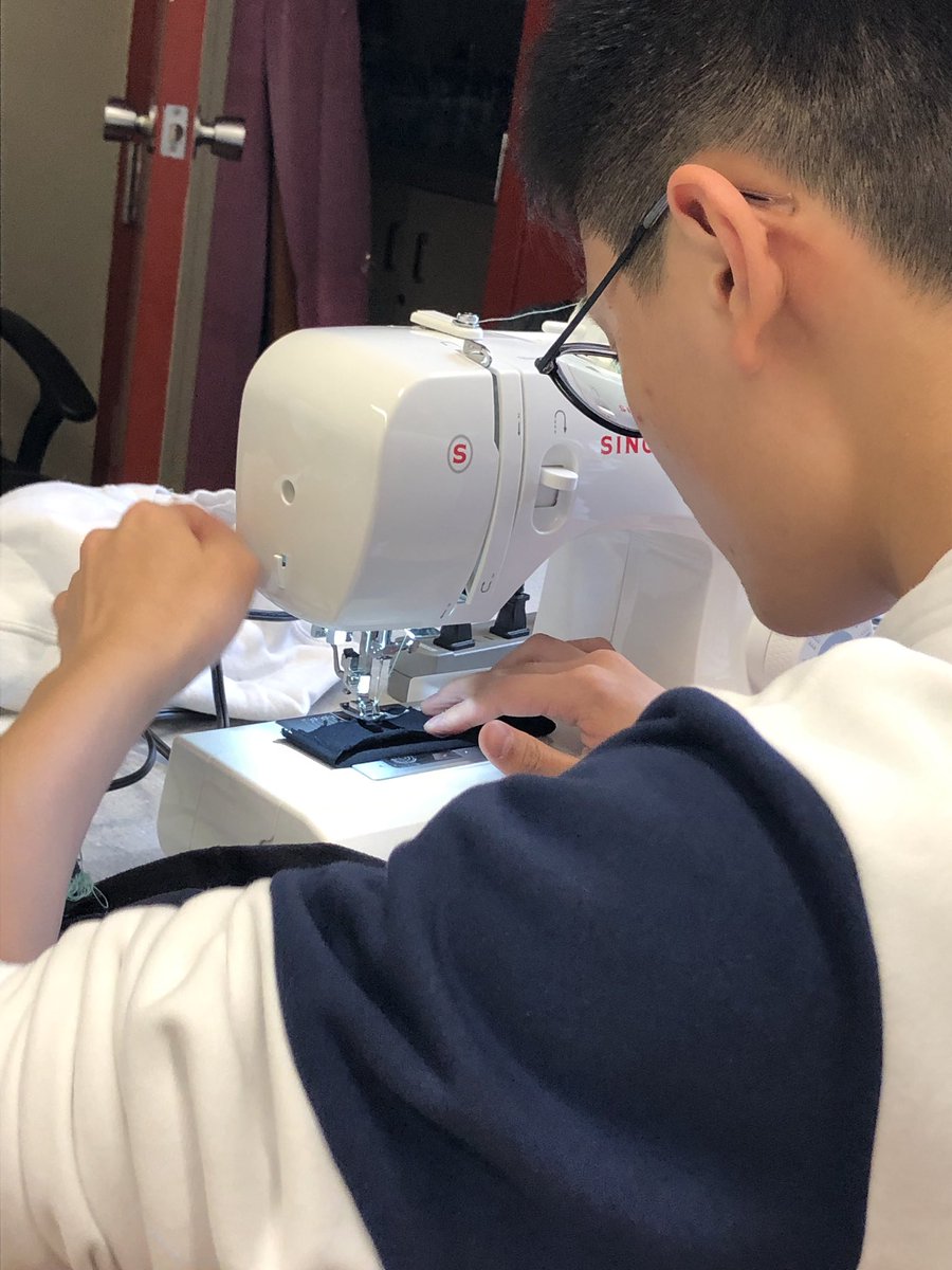 First sewing workshop of the day! <a href="/TDSB_EL/">TDSB_EL</a> <a href="/TDSBKPeters/">TDSBKPeters</a> <a href="/RonFelsen/">Roni Felsen</a> #TDSB #TDSBCCEL19