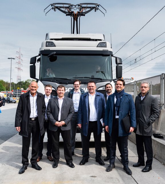 Die Einweihung des eHighway auf der A5 ist ein Meilenstein für die Dekarbonisierung des Schwerlastverkehrs in Deutschland! Danke an das Mobility Team 👍
