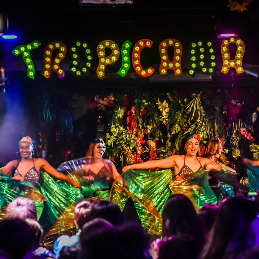 Tropic like it's hot this weekend in paradise! We've got late night entertainment, topless lifeguards and fruity cocktails. See you soon 🏝🍹