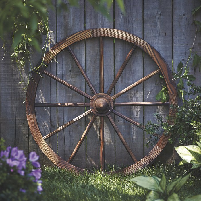 Kotulas's tweet image. The Rustic Wood Wagon Wheel is a perfect finishing touch for your garden, lawn, or home! 

ow.ly/kaMc50txTlD