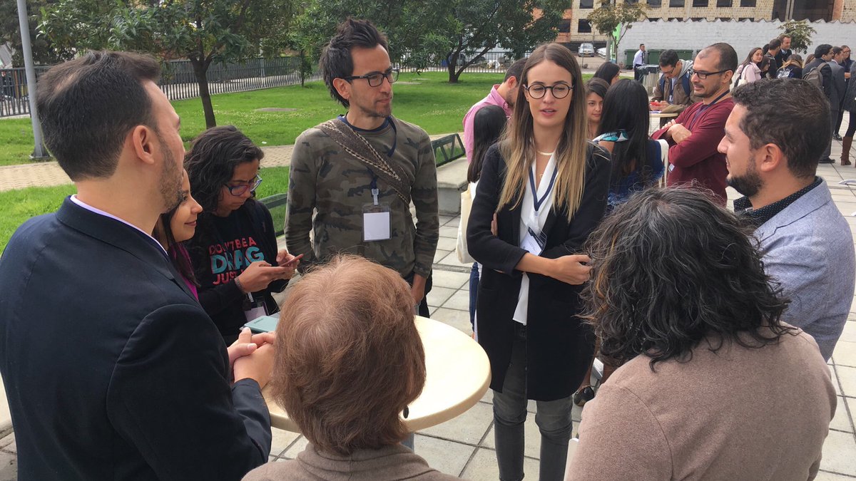 FulbrightCol's tweet photo. #SeminarioFulbright | 99 becarios colombianos participan de esta jornada de orientación, en la que contarán con expertos en el sistema educativo y la vida en #EEUU, con el fin de prepararse para los estudios que iniciarán en agosto. #BeFulbright #ExchangeOurWorld #FulbrightEffect https://t.co/3Gx8EeYNIQ