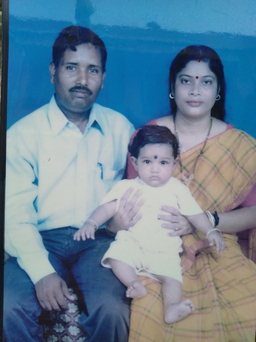 NishuTechnical's tweet photo. I'm in the middle. It's me. Nishanka !!!!😙 https://t.co/0tu3NKdJWO