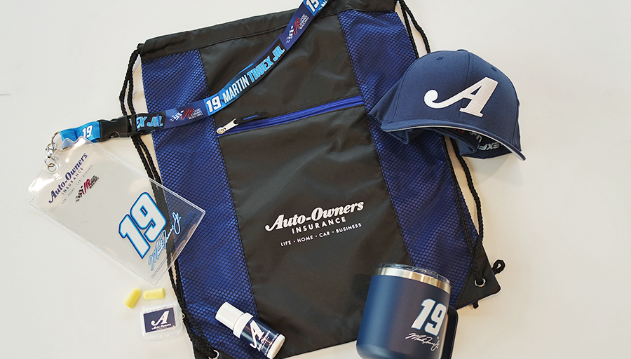 AutoOwnersIns's tweet photo. Follow &amp; RT for a chance to score this @MartinTruex_Jr swag before the #DigitalAlly400 this weekend 👇  @kansasspeedway #giveaway https://t.co/YIrNjRIDCM