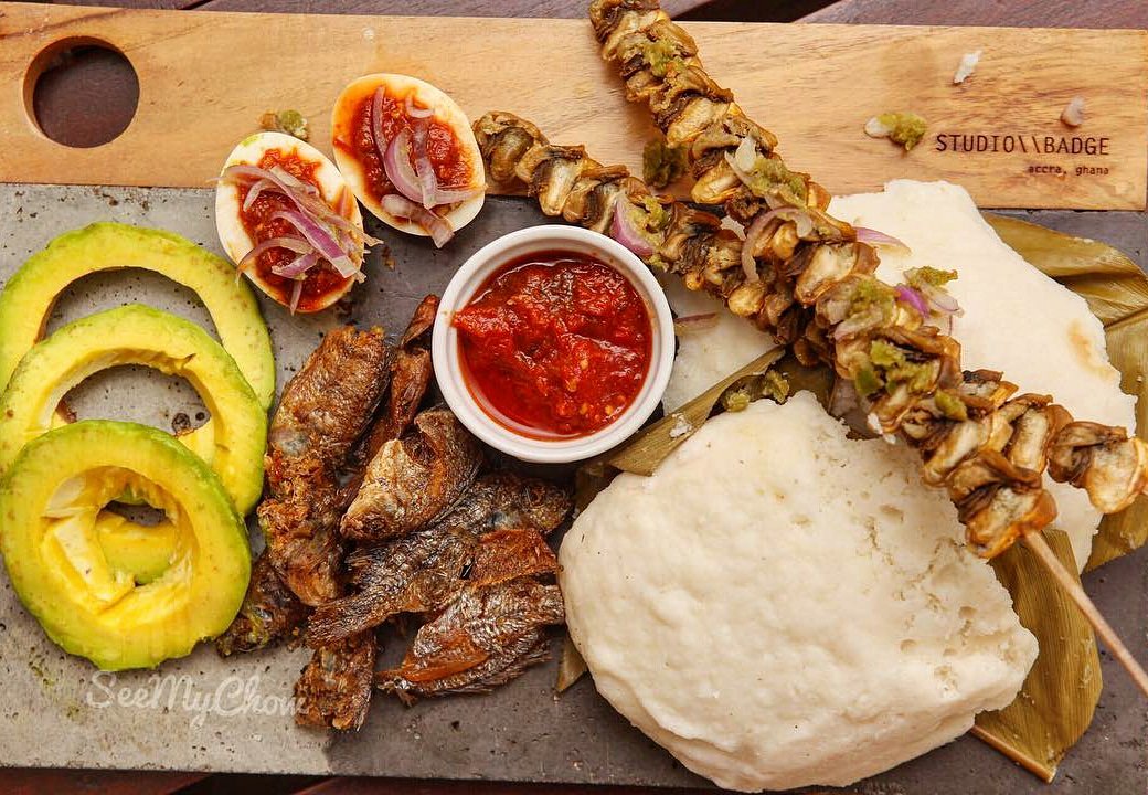 ghanaianfoodnet's tweet image. When last did you enjoy a combo like this spread! #Abolo X #Adode X #NkosuaneMeko #Didɛɛ X Pɛa 🥑
We are drooling!  
Thanks for sharing and showcasing our #Ghanaiancuisine @seemychow #GhanaFoodNetwork #BanPlasticGhana #EcofriendlyUtensils #EcofriendlyHabits #Ghanaianfood  #Ghana