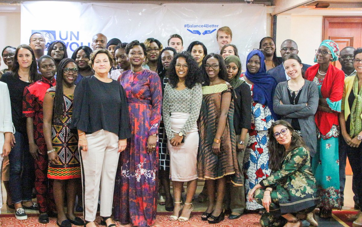 OnuSenegal's tweet photo. "En tant que #Volontaires des Nations Unies vous devez être les champions de l'égalité entre les sexes!"
Rep. régionale de @ONUFemmes @OulimataSarr a encouragé l'engagement des #VNU pour #ODD5 à l'ouverture de l'atelier de @UNV_ROWCA à #Dakar 
#UNVYW2019 https://t.co/3B01W3pt3U