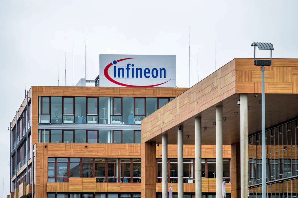 hqbroker's tweet photo. Slump in Demand Causes Inventory Pile-up for Infineon

#HQBroker #HQBrokerReviews #Infographic 
#news #investment #stockmarket #forexnews #trade #onlinetrading #forex #Infineon #stocks

https://t.co/TMwdpl565F https://t.co/f2lb4qrFp2