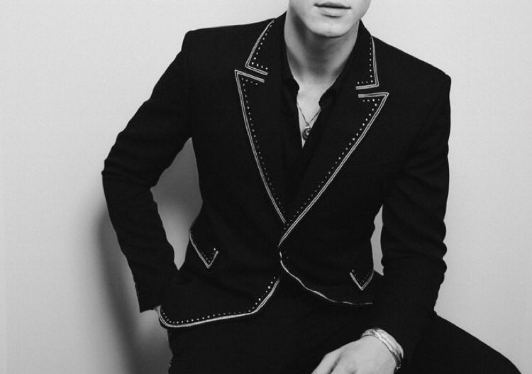 Shawn Mendes France tweet media