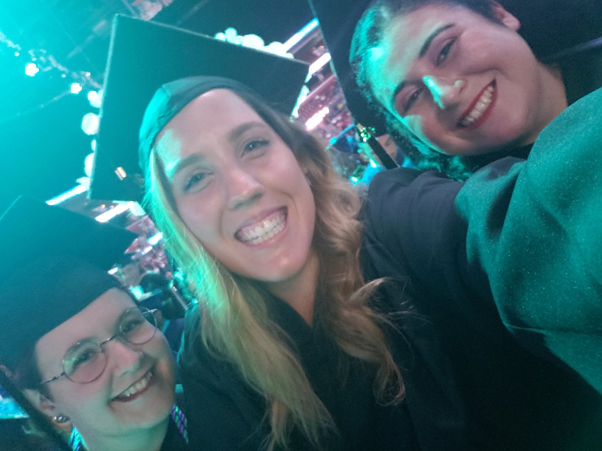 annalysedefrank's tweet photo. Finally 🍎🎉  #bcproudgrad  #HappyTeacherAppreciationDay https://t.co/0DlvaY0wwz