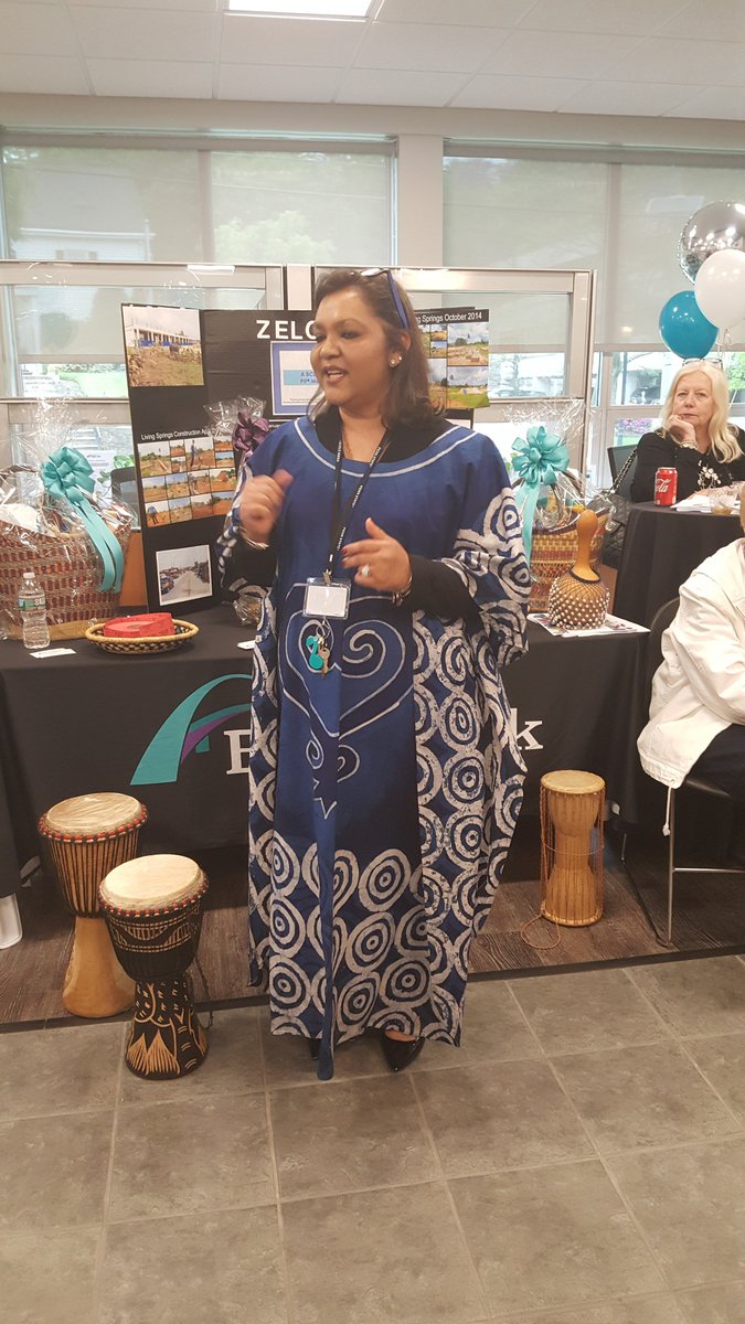 HackensackCC's tweet photo. Chamber Member BCB Bank in River Edge hosted The Minister of Fisheries from Ghana, Michael Arthur-Dadzie to their branch on Monday, May 6.
#chamber #networking #bcbbank https://t.co/vcMGgYq0QH