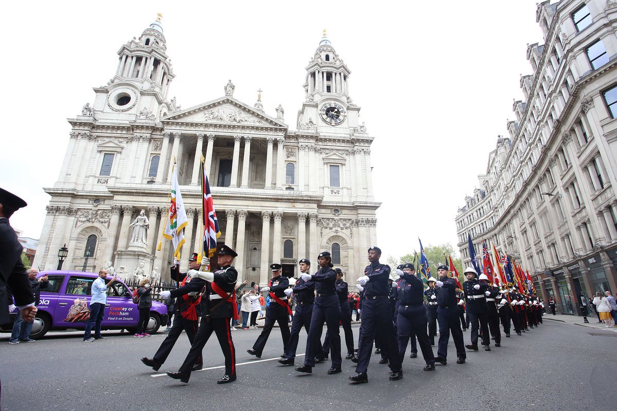 LondonFire's tweet photo. Firefighters across #London and our Control Staff took part in a minute silence to mark the annual Firefighters Memorial Day. There was also a Service of Remembrance attended by staff and our @LFBFireCadets #FMD19 https://t.co/XyiSVcR6dZ
