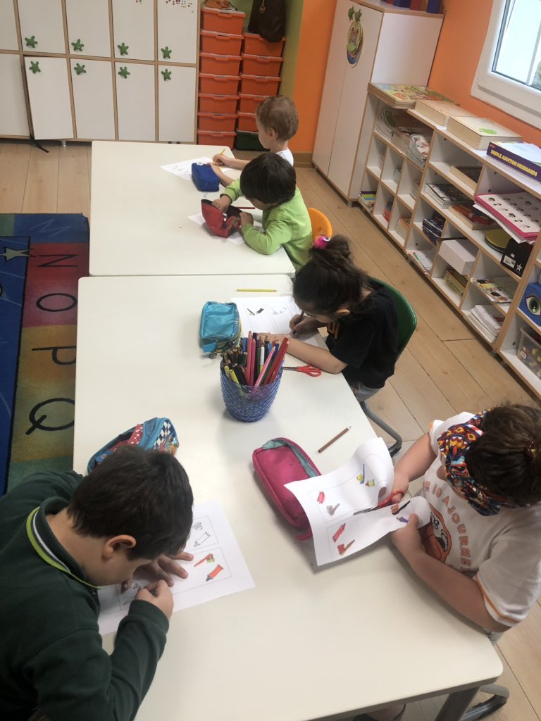 FLORYADOGAELT's tweet photo. We know that we must keep our teeth clean. We learned how we can use toothbrushes, toothpaste. We love brushing our teeth💜 @FloryaDoga_ @TamerrAktas @KevsGunesMetin @DuyguYamanD https://t.co/YaTWc5QjO2