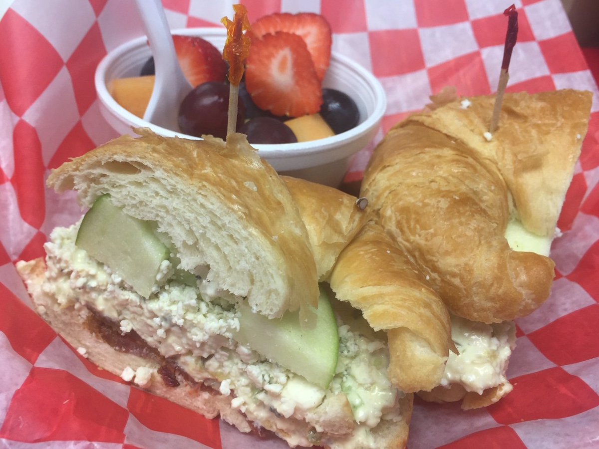 EAST MEMPHIS

TRIAD
Chicken n' Apples
Soups: Chicken Noodle, Chicken &amp; Wild Rice, Cactus Chili, Spinach Artichoke

LOOP
Turkey Reuben
Soups: Spinach Artichoke, Minestrone

THOUSAND OAKS
Soups: Chicken Noodle, Mediterranean Vegetable

<a href="/choose901/">Choose901</a>