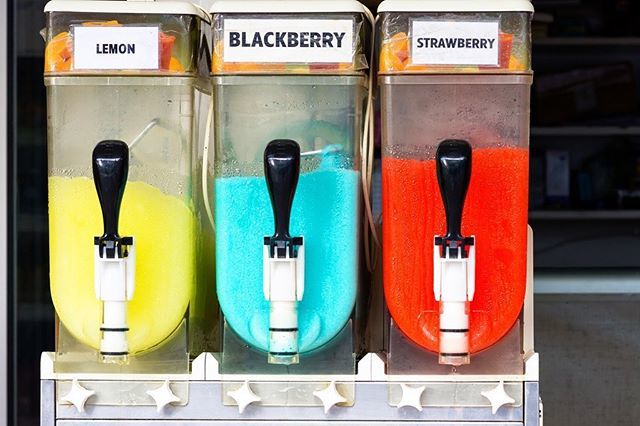 Sommar och studenttider ligger runt hörnet.👨🏿‍🎓👩🏻‍🎓 Hyr en slushmaskin! Blir lätt en succé på mottagningen. 🥳.
.
.
.
.
.
.
. #slush #islushyou #slushy #slushdrink #islushie #slushbottle #islushyouriders #slushies #peng #mottagning #islushgirls #student #… bit.ly/2V2YAFz