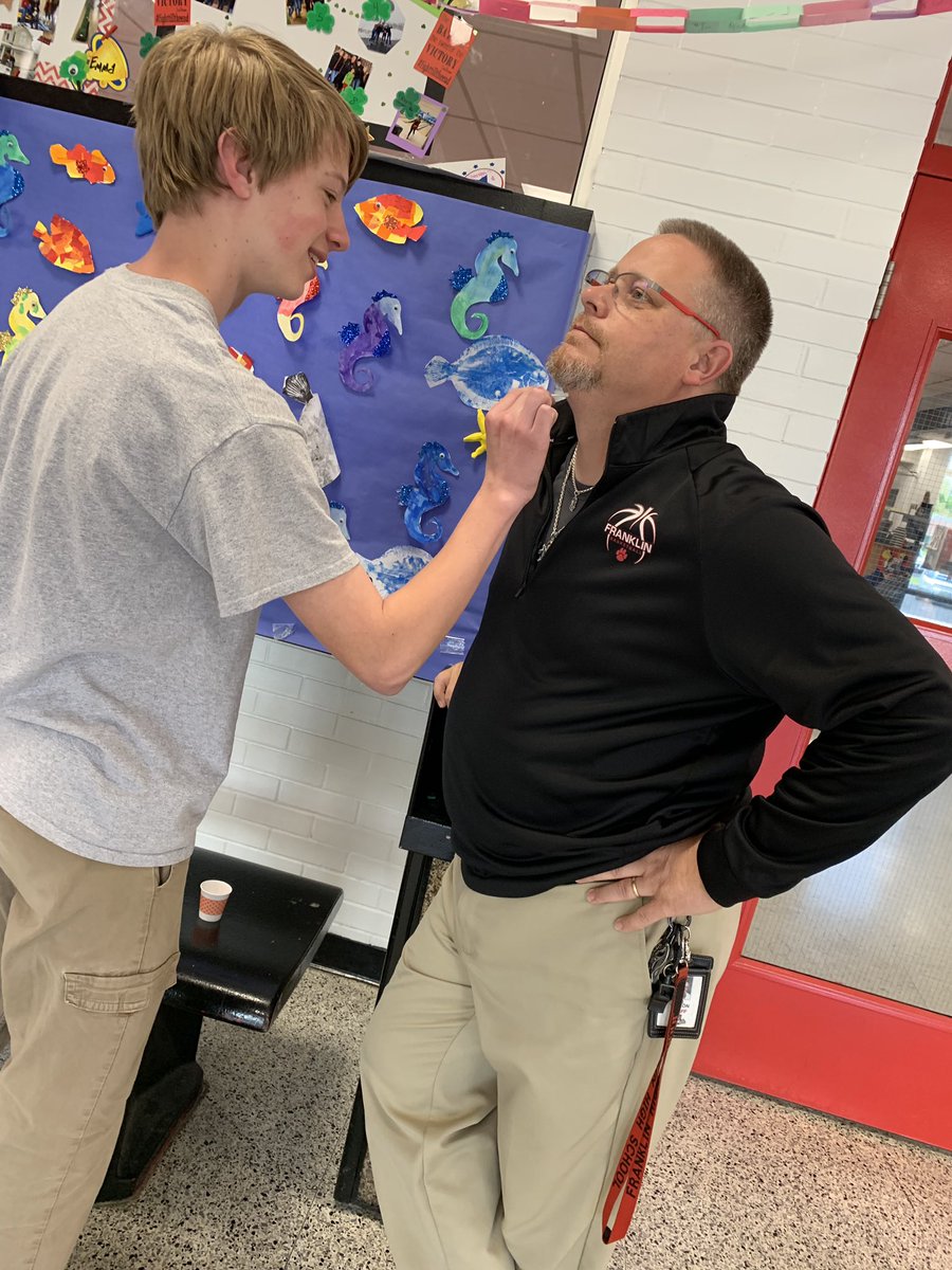 FHSBioVinson's tweet photo. Biology Swabbing Day. #dirtybeard #bacteriarocks #washyourhands https://t.co/BitQeF4jn2