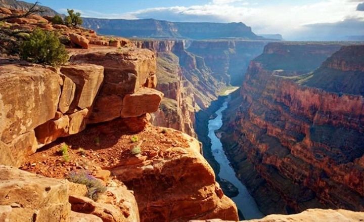 HotelSadra's tweet photo. Just Pinned to Iran: . در فارس شهرستان فیروزآباد در جهت جنوب غرب در دل سنگ و صخره های پر ابهت رشته کوه های زاگرس تنگه ای قرار دارد که عظمتش تمام وجود را فرا می گیرد. طبیعتی که بین دو سوی کوه فاصله انداخته است تا بستری باشد برای رودخانه ی قره آقاج که از م… https://t.co/Y6PZLxY9Ek https://t.co/3X34zyZIin