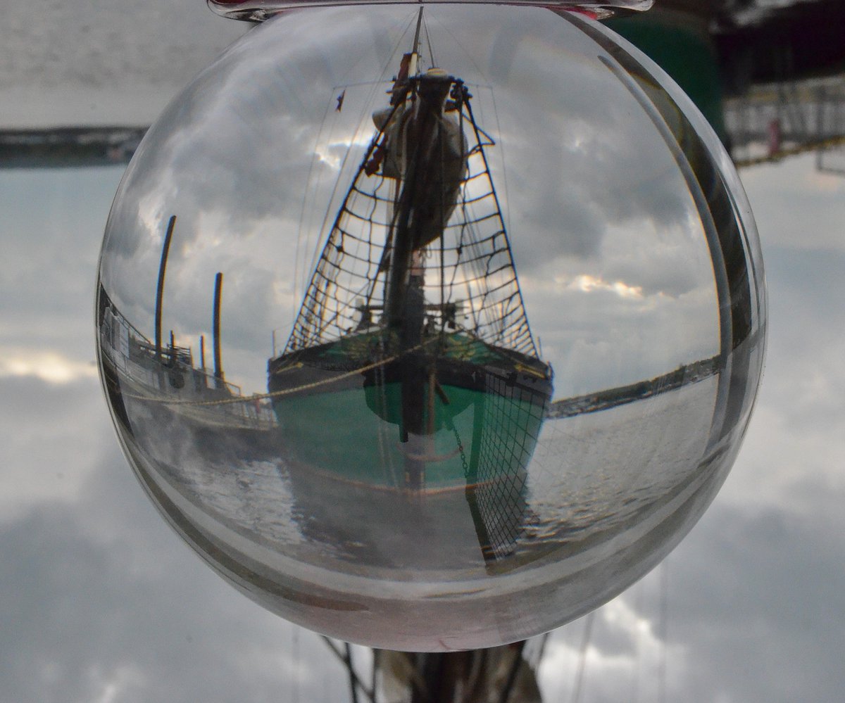 jason_photos's tweet photo. @barge_kitty  @RochesterBridge @NatHistShips @EdithMayTradCo nice sight on the river https://t.co/e9JZqk9KNa