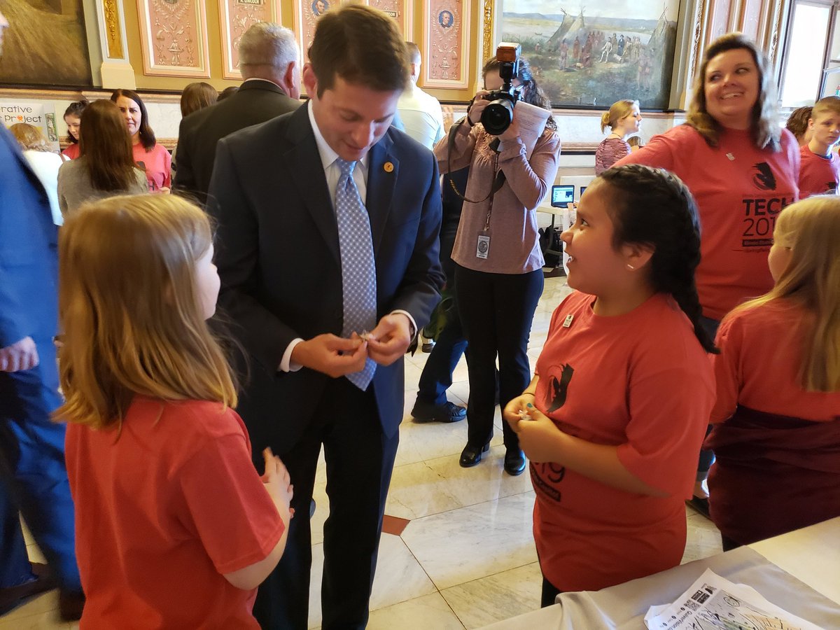 IWES2b's tweet photo. Thank you Senator Barickman for stopping by to see the tech options we have for our students at Gilman Elementary!#iltech2019 #iwesraiders https://t.co/dFT1LfgAYT