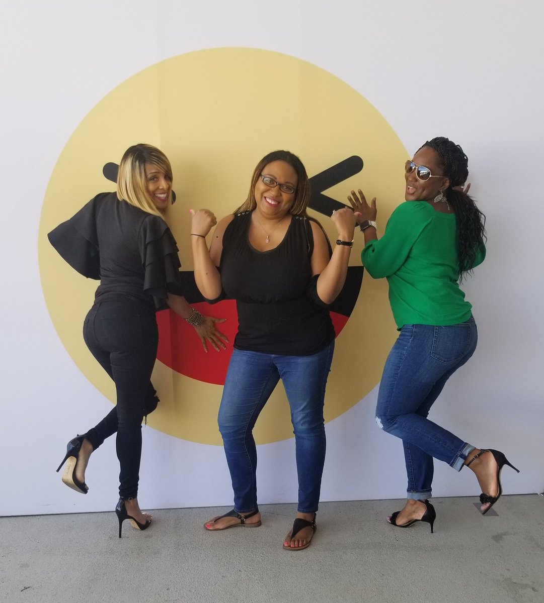 IamLyricHawkins's tweet photo. Guess which one is married and not fooling with our shenanigans? 😂 Facebook training with @iamdrnadia &amp; @de_kesha 
⭐
⭐
⭐
#Facebook #Instagram #LyricHawkins #SerialEntrepreneur #Rockstar360 #BrandingLikeARockstar #CreateYourOwnHype #RockOutOrStayHome #FemaleEntreprener https://t.co/2VQvStHnU7