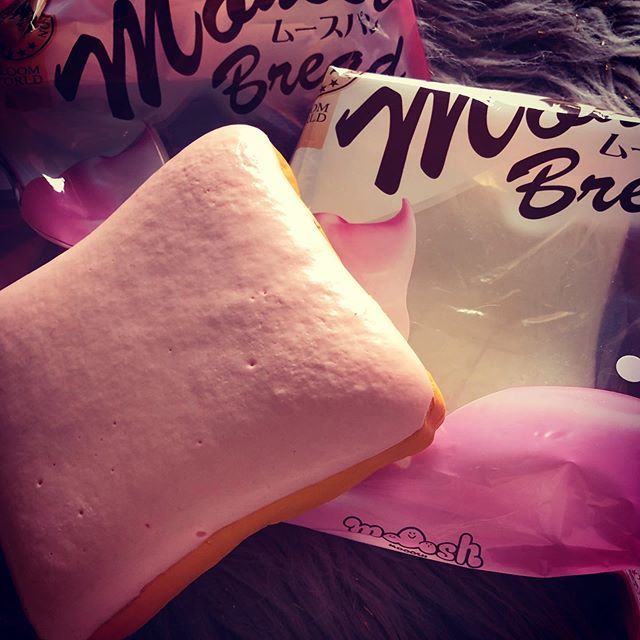 squishanie1's tweet photo. This is the softest #squishiest most satisfying #toastsquishy that I own...and I have a lot. Can’t wait to complete the set. @ibloom_squishy_official #ibloom #ibloomsquishy #ibloomtoast #squishy #squishies #slowrising #pink #strawberry #soft #uksquishy #… https://t.co/XD6EdkN7pO https://t.co/9ej656FxnA