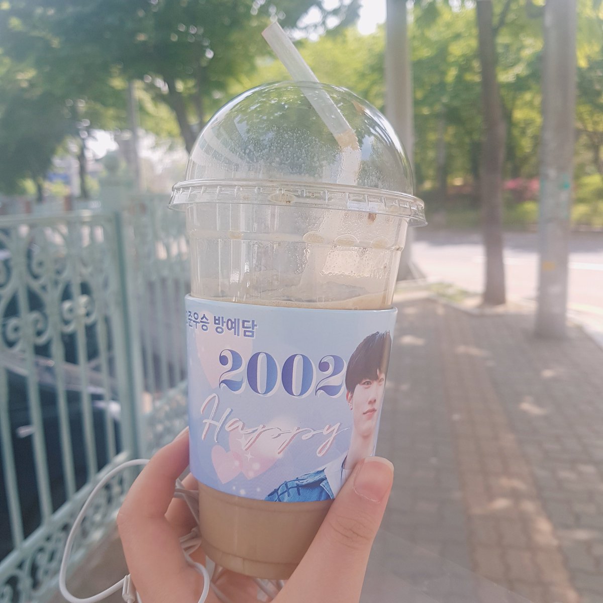 jiwon10040715's tweet photo. 예담이ㅠㅠㅜ 생일축하해 진짜 내가 유일하게 진심 좋아하는 가수💕💕🙈 태어나줘서 너무 고맙고 앞으로도 예담이 예쁜모습을 세상에 다 보여줄 기회가 마구마구 쏟아졌으면 좋겠당🔜💓 
이쯤되면 정말 예담이 맘 급으로 합정을 가는 것 같지만 동갑임😏
#Happy_Yedam_Day 
#ThankYou_Yedam_Existence https://t.co/q2zEg15wuf