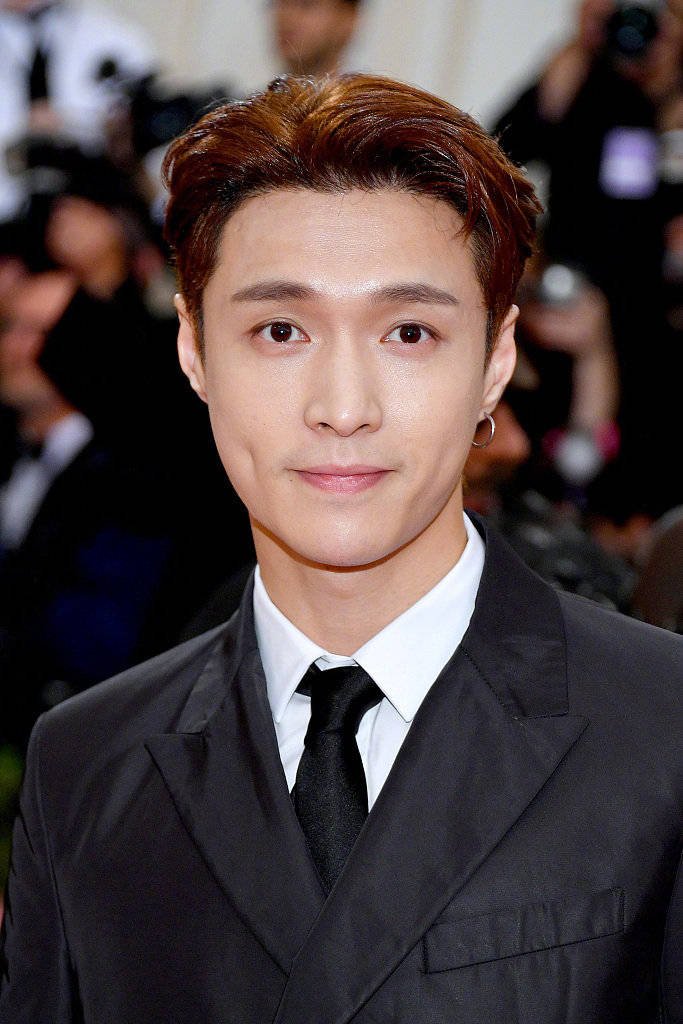 WORLDMUSICAWARD's tweet photo. #EXO's gorgeous #LayZhang stunned at the #MetGala yesterday, making a star entrance in #Valentino at Fashion's biggest night!👨‍🎤📸🌟🔥👑 @layzhang
https://t.co/ZLIQw7yjh2 https://t.co/U0QbRtyZTA