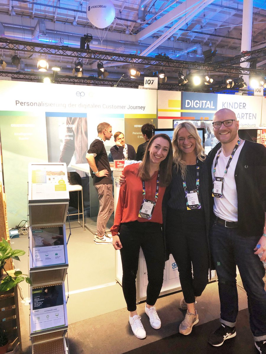 epoq_de's tweet image. Es war ein toller erste Tag auf der #OMR19!
Am Stand mit @brandung und auf der Bühne mit @exlibris_ch gerockt 🤟🏽
Bis morgen, liebe Rockstars, denn es gibt noch viel mehr #Personalisierung in Halle B6, Stand I07 ✨