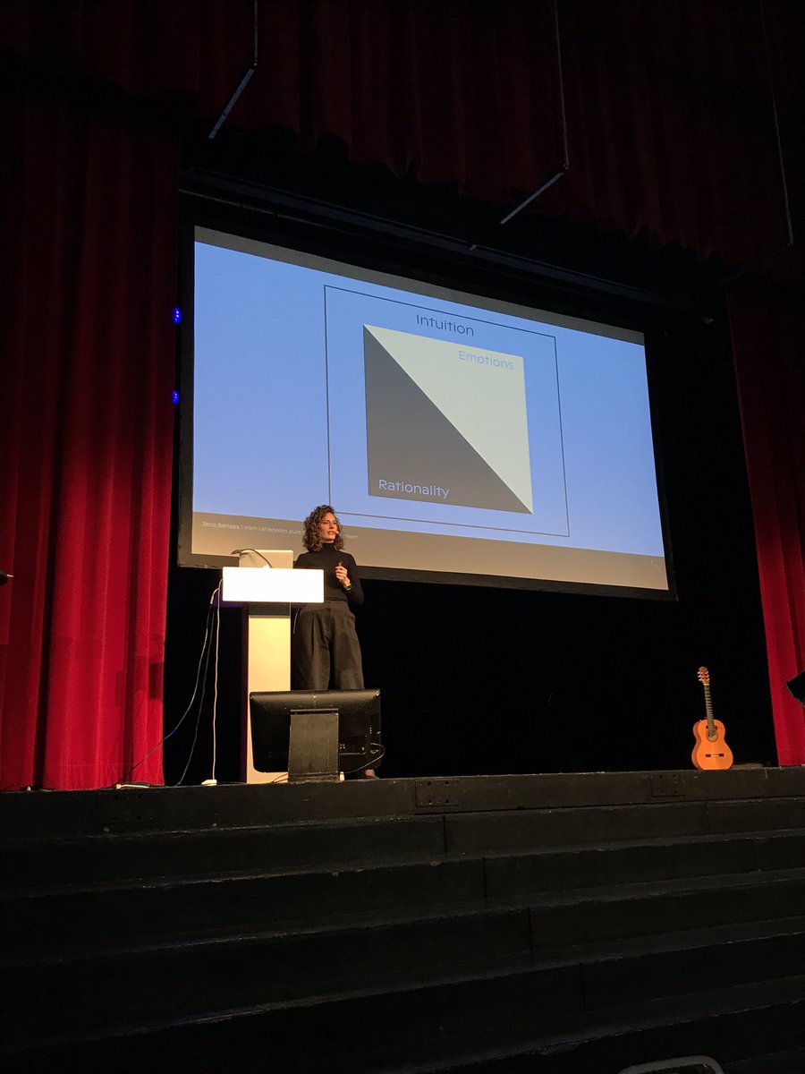 spm_ch's tweet photo. @tanja_schug gibt Input und Denkanstösse über „Vom rationalen zum emotionalen Denken“ 👌

#PMFJT19 https://t.co/xpAOELNfTR