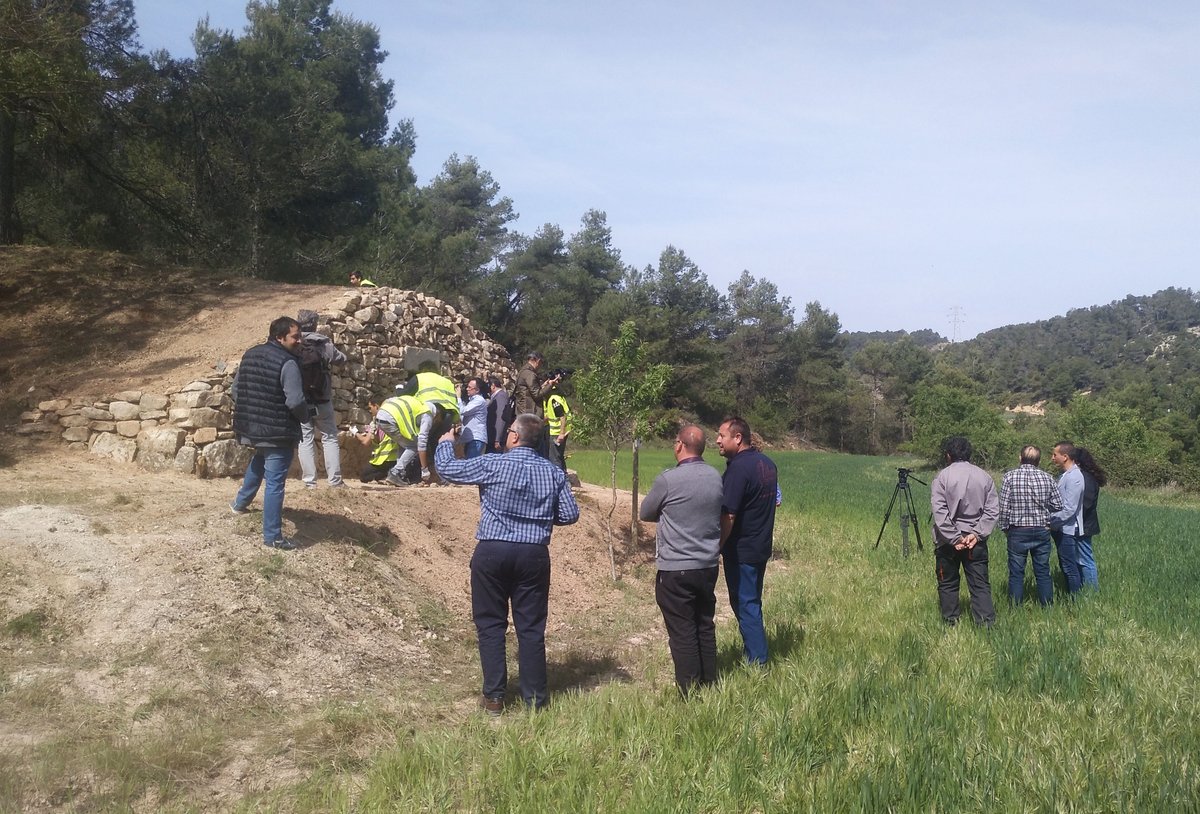 Alumnes del cicle formatiu de Pedra Natural de l’<a href="/InsMollerussa/">Institut Mollerussa</a> restauren una cabana de volta a les Garrigues. mollerussa.tv/alumnes-del-ci…