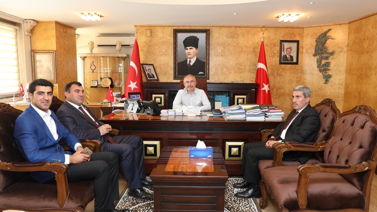 mardinilmem's tweet photo. Valimiz @MustafaYMN ve İl MEM @yakup1219, Ortaköy Muhtarı Numan ÇAKMAK ile.
@ziyaselcuk
@safran1958
@hmzaydg https://t.co/A3UWLPLgO3