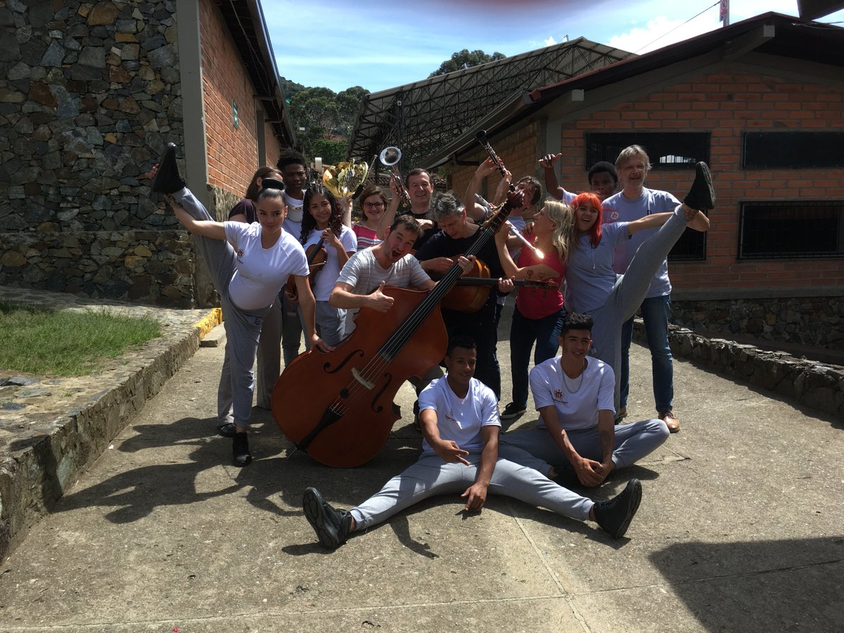 Weltkirche Was Haben Strassenkinder In Kolumbien Mit Beethoven Zu Tun Eine Menge Beethovenmoves Donboscomission Beethovenorches Bthvn T Co Nnpxwtcrlf T Co P0t580kjzd