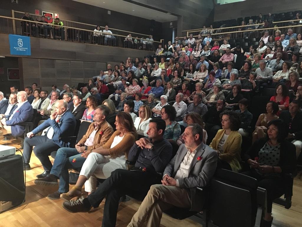 PSOENerva's tweet photo. Las ganas, ilusión y compromiso, son los pilares que sustentan este proyecto cargado de fuerza, veteranía y juventud. Lucharemos por hacer de Nerva, una sociedad más justa e igualitaria.🌹🌹 #YoConAyala. #MásNervaMásFuturo https://t.co/9LJKAJd1YD
