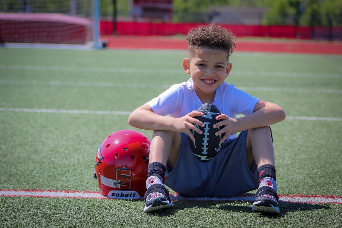 ayyoheather's tweet photo. Hey @PatrickMahomes What's your biggest fan have to do to get some lessons?? #PatrickMahomes #BiggestFan #KansasCity #Chiefs #ChiefsKingdom #BirthdayBoy #Finally5 #Quarterback #Ready https://t.co/HbIcXlVHUj