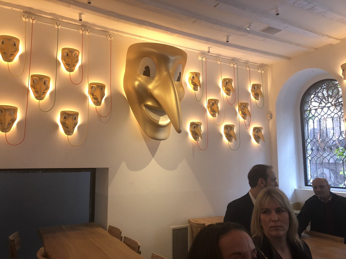 Fast casual pizza Amor in Milan. Designed by #starck #MAPICFOOD #food #pizza