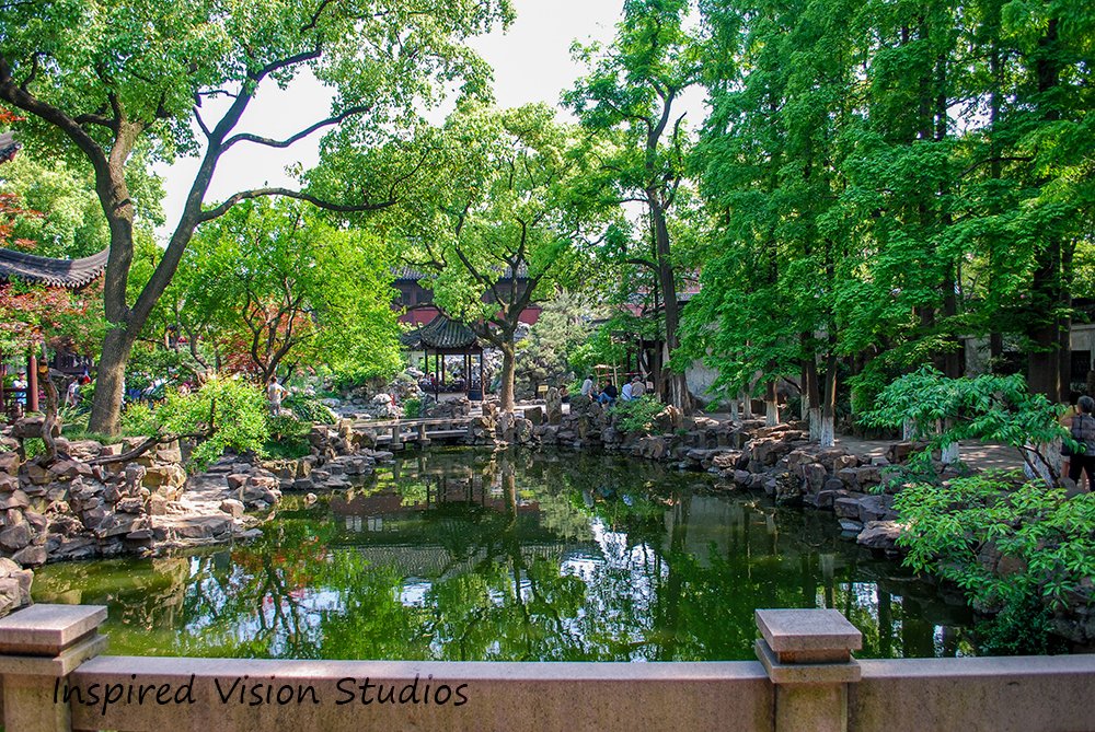 InsprdVisn's tweet photo. Shanghai Tea Garden covered walking bridge https://t.co/dSQYWf7Z7K https://t.co/rkyailOjVl