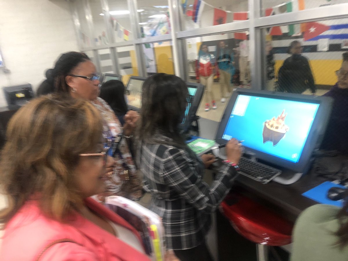 HalifaxRise's tweet photo. Coming soon to Halifax County Schools, Virtual Reality Labs. “Charting a New Course.” #HalifaxisontheRise https://t.co/vtGZkiCUam